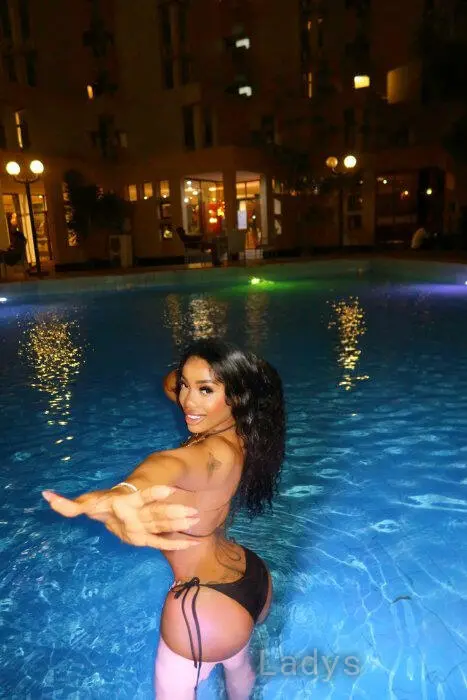 Erica, 23 years beautiful nude Muscat escorts girl, height 169 sm, Weight 52 kg