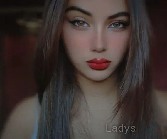 Geraldine, 19 years beautiful nude Muscat escorts girl, height 166 sm, Weight kg