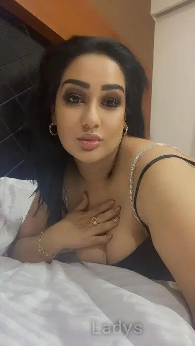 Jamila, 30 years beautiful nude Muscat escorts girl, height 173 sm, Weight 70 kg