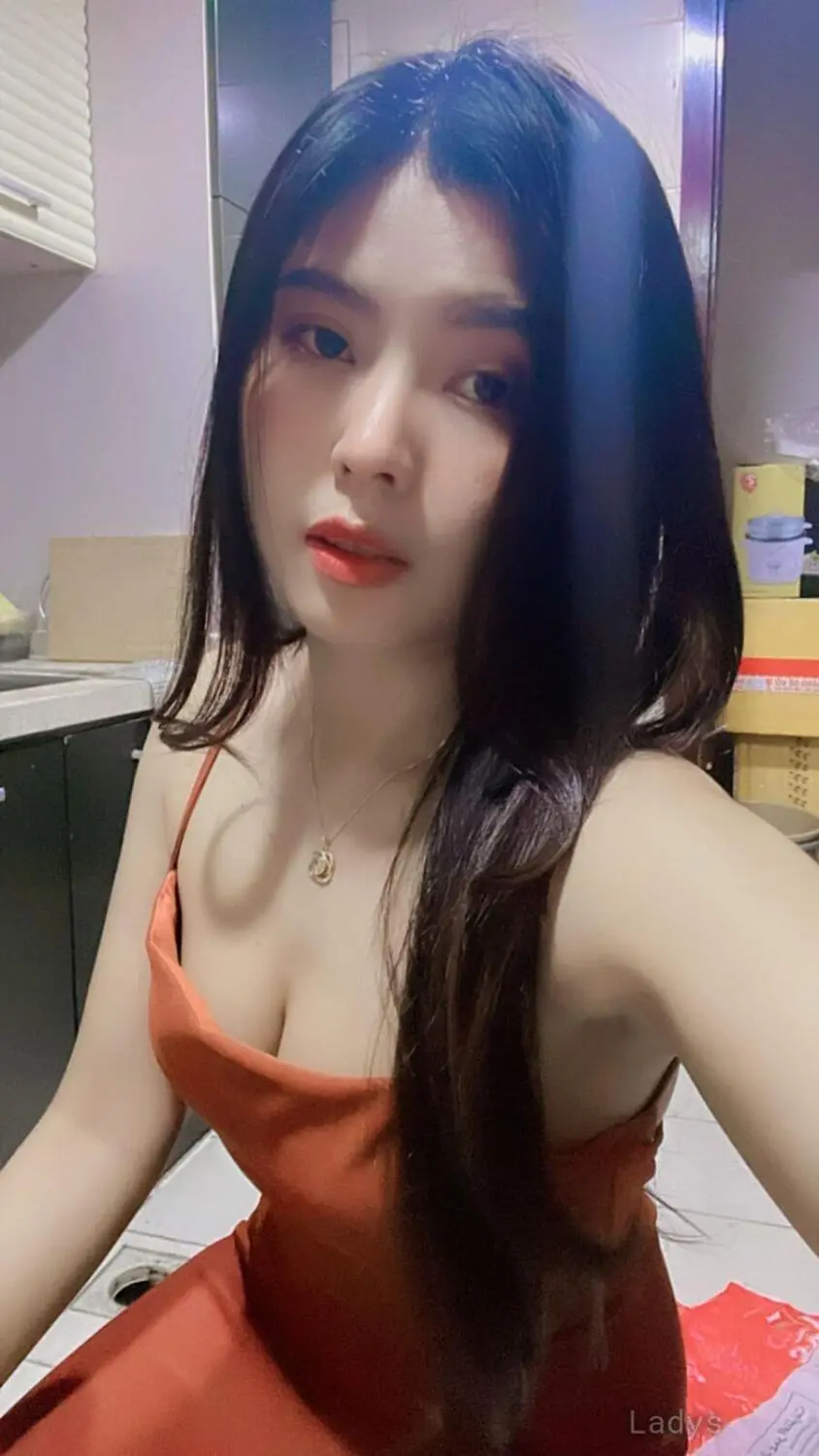 Lisa, 23 years beautiful nude Muscat escorts girl, height 158 sm, Weight kg