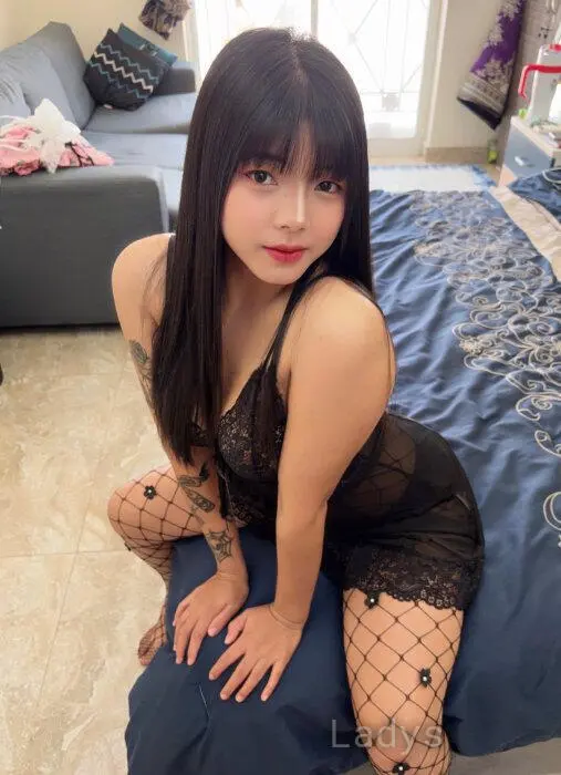 Nutty, 22 years beautiful nude Muscat escorts girl, height 152 sm, Weight 50 kg