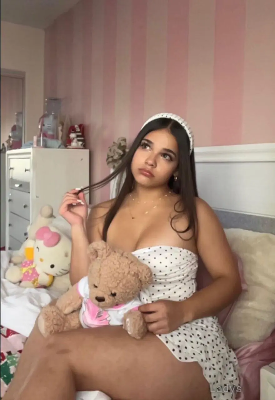 Rose, 22 years beautiful nude Muscat escorts girl, height 178 sm, Weight kg