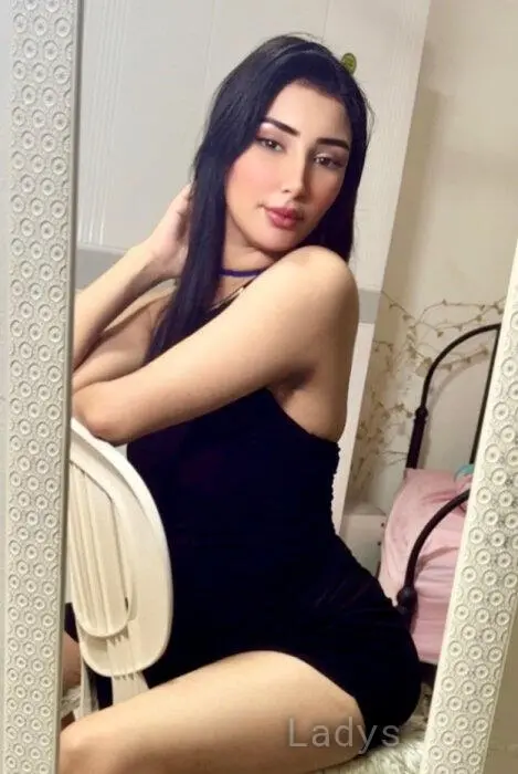 Shuroq, 22 years beautiful nude Muscat escorts girl, height 165 sm, Weight 61 kg
