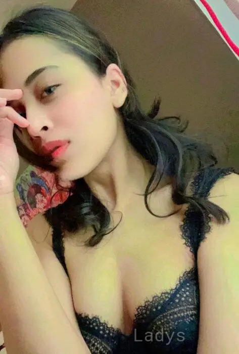 Simii, 26 years beautiful nude Muscat escorts girl, height 171 sm, Weight 55 kg