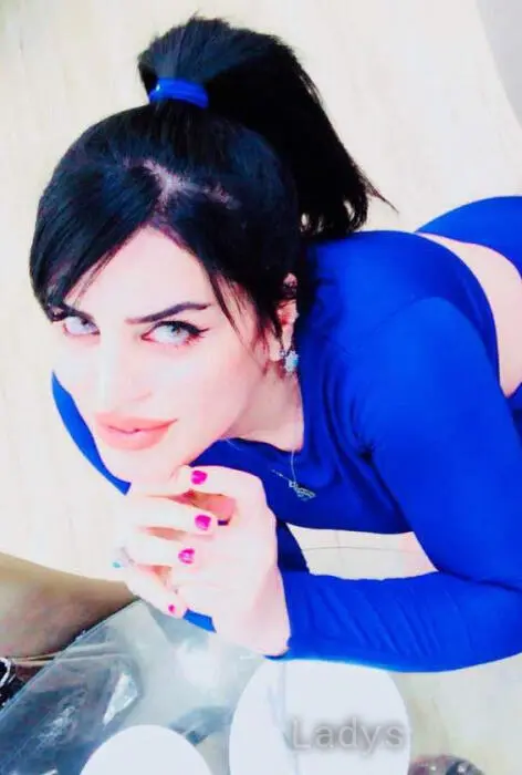 Zahra, 31 years beautiful nude Muscat escorts girl, height 169 sm, Weight 63 kg
