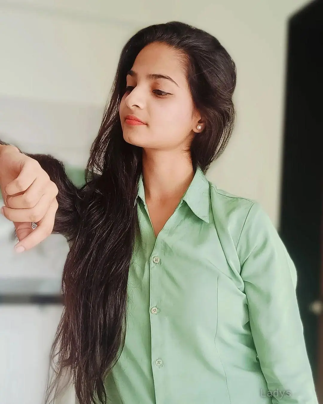 Gabrielle, 19 years old Nagpur escort girl with big tits, height 153 sm, Weight  kg