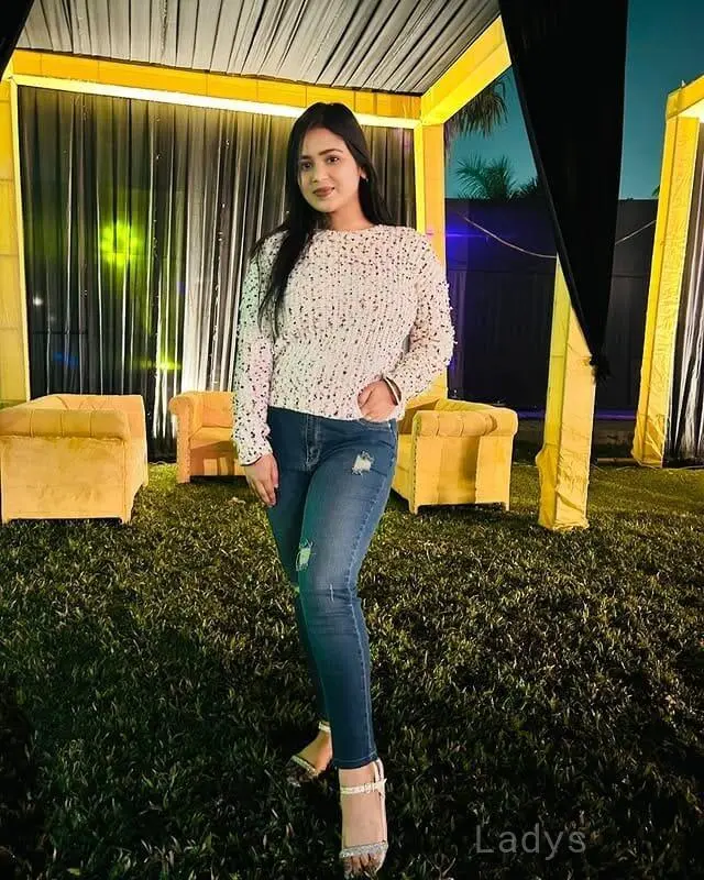 Nisha, 21 years old Nagpur escort girl with big tits, height 152 sm, Weight  kg