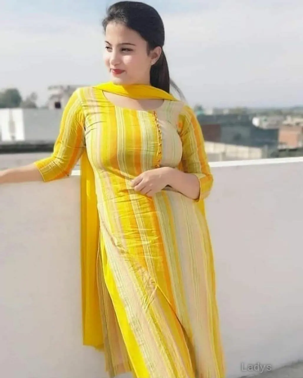Weenny, 25 years beautiful nude Nagpur escorts girl, height 170 sm, Weight  kg