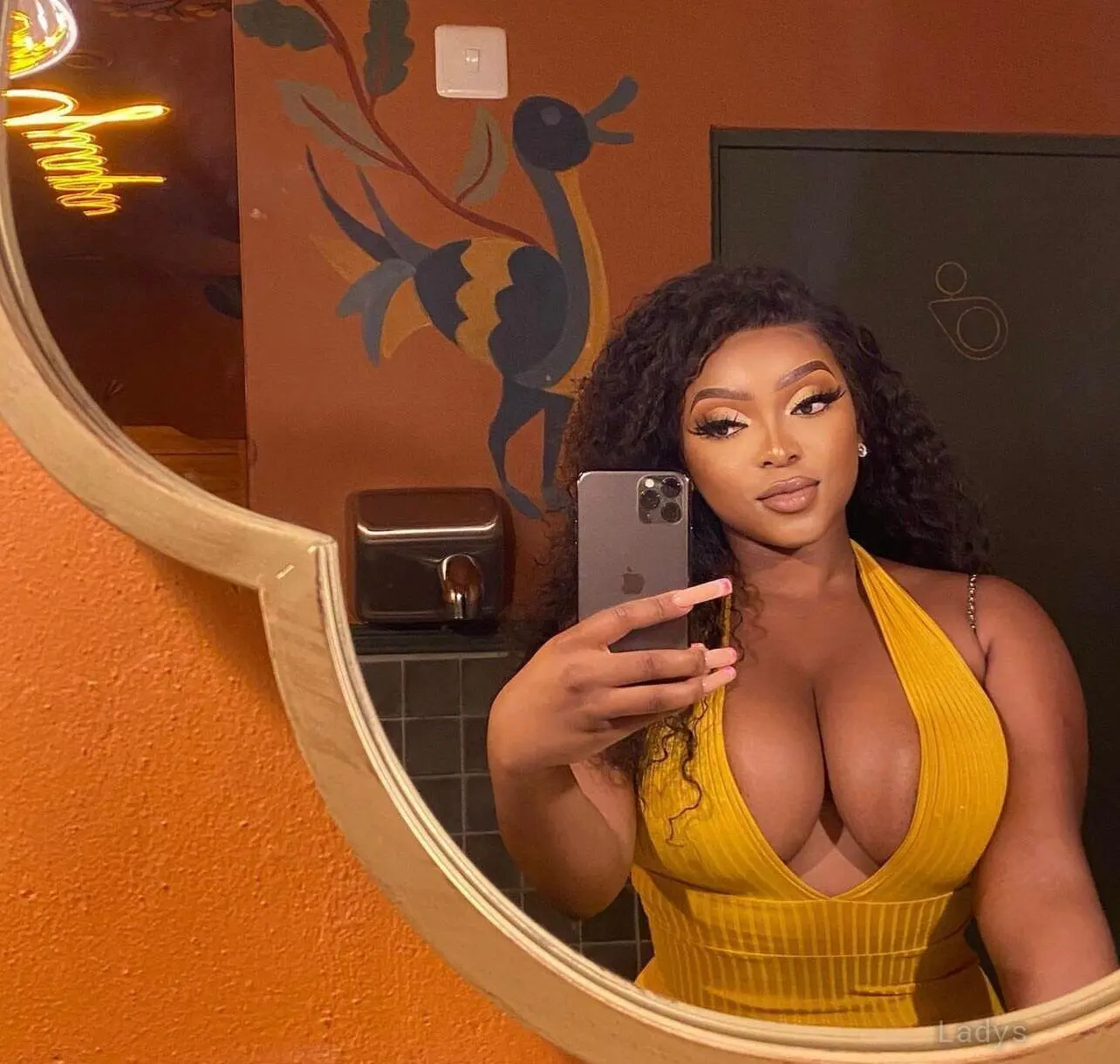Aisha, 20 years old Nairobi escort girl with big tits, height 154 sm, Weight  kg