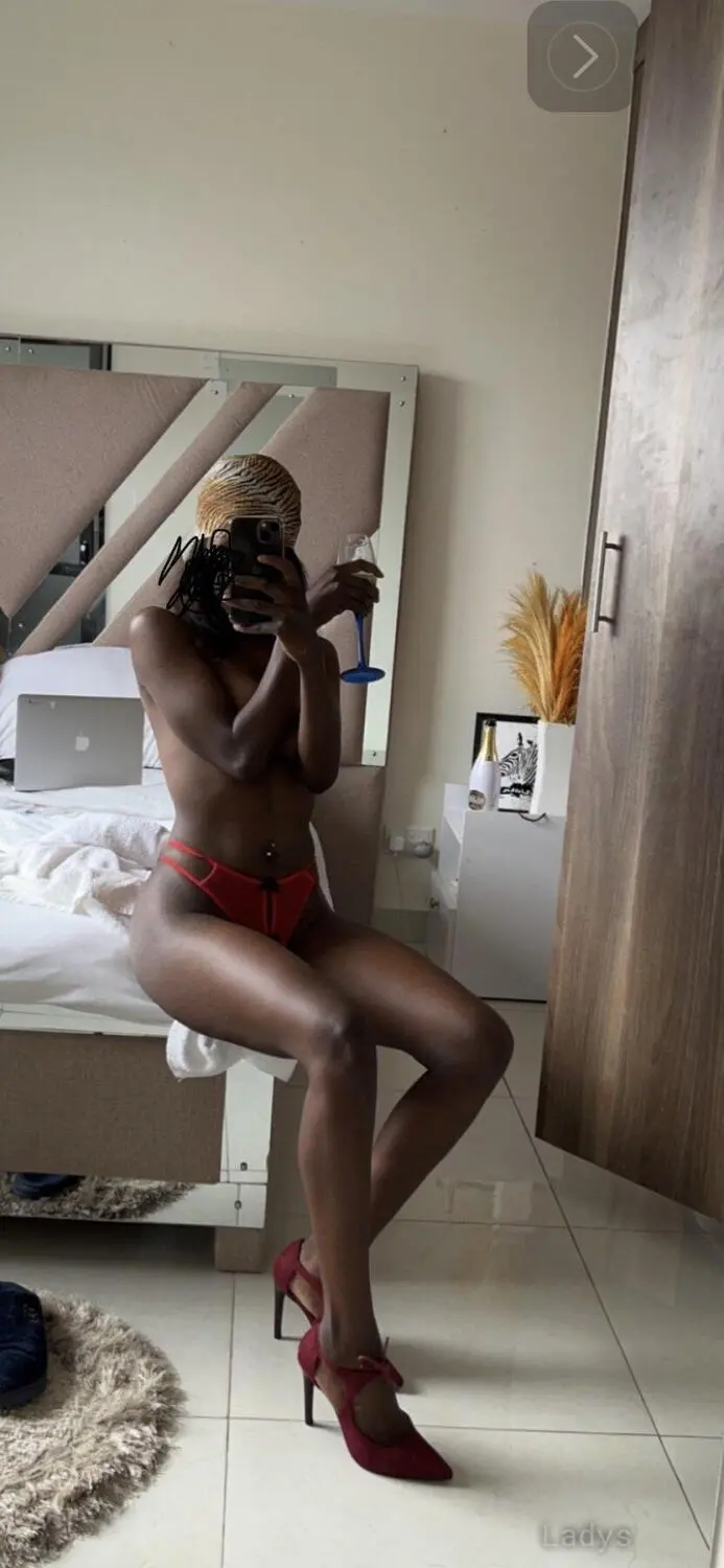 Ashley, 26 years old Nairobi escort girl with big tits, height 164 sm, Weight  kg