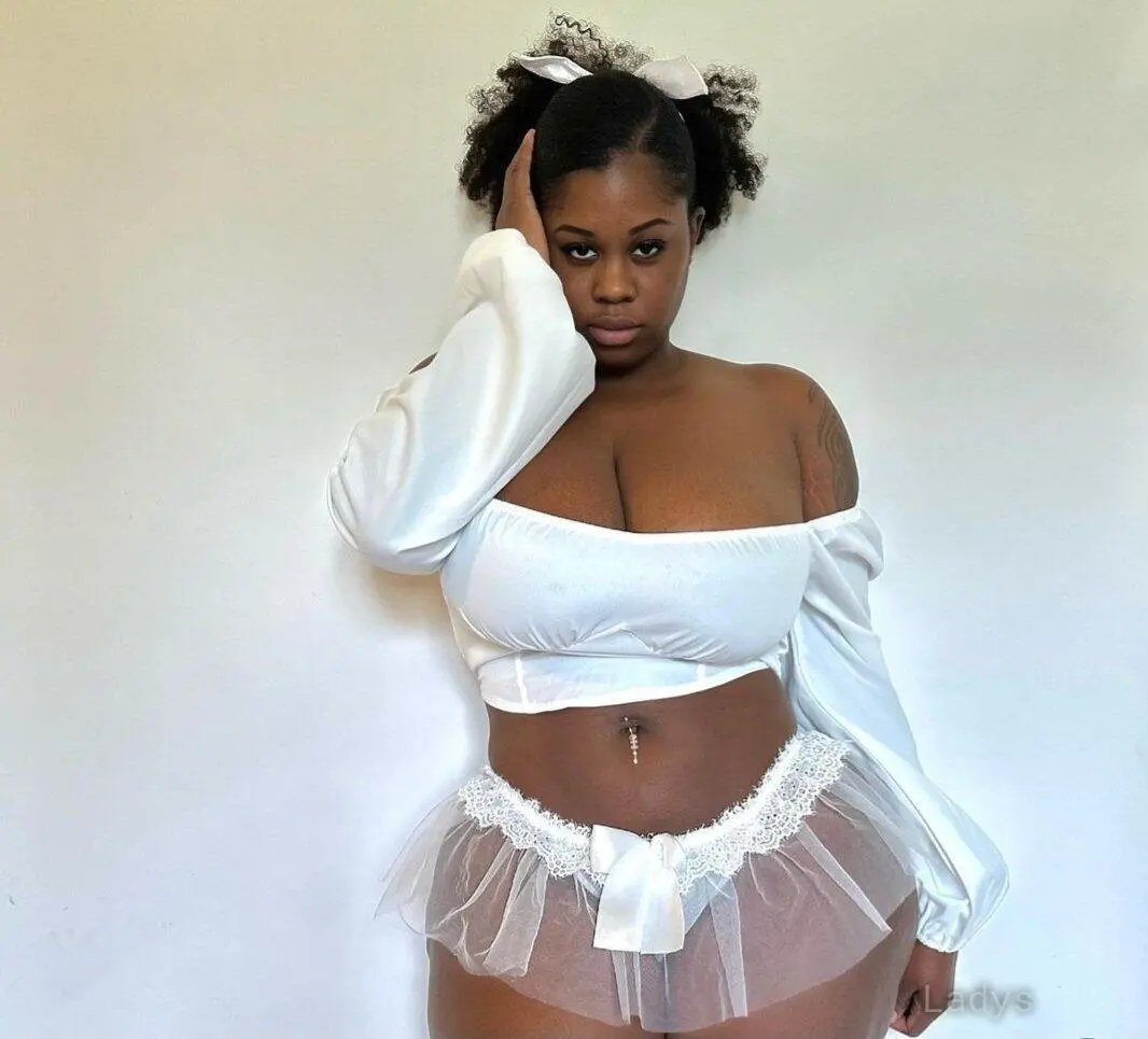 Candy, 25 years old Nairobi escort girl with big tits, height sm, Weight kg