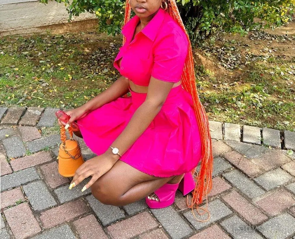 Ella, 21 years old Nairobi escort girl with big tits, height 174 sm, Weight  kg