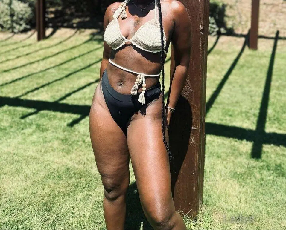 Gly, 20 years old Nairobi escort girl with big tits, height 174 sm, Weight kg