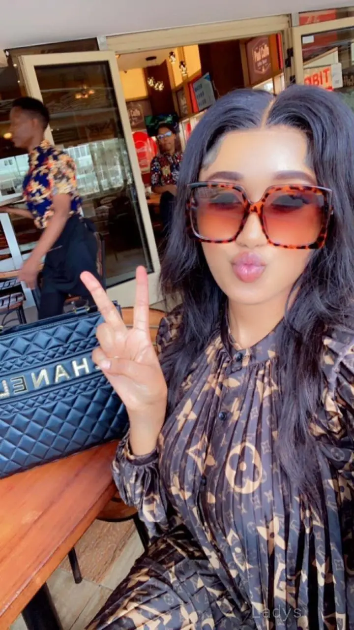 Jazzy, 22 years old Nairobi escort girl with big tits, height 183 sm, Weight  kg