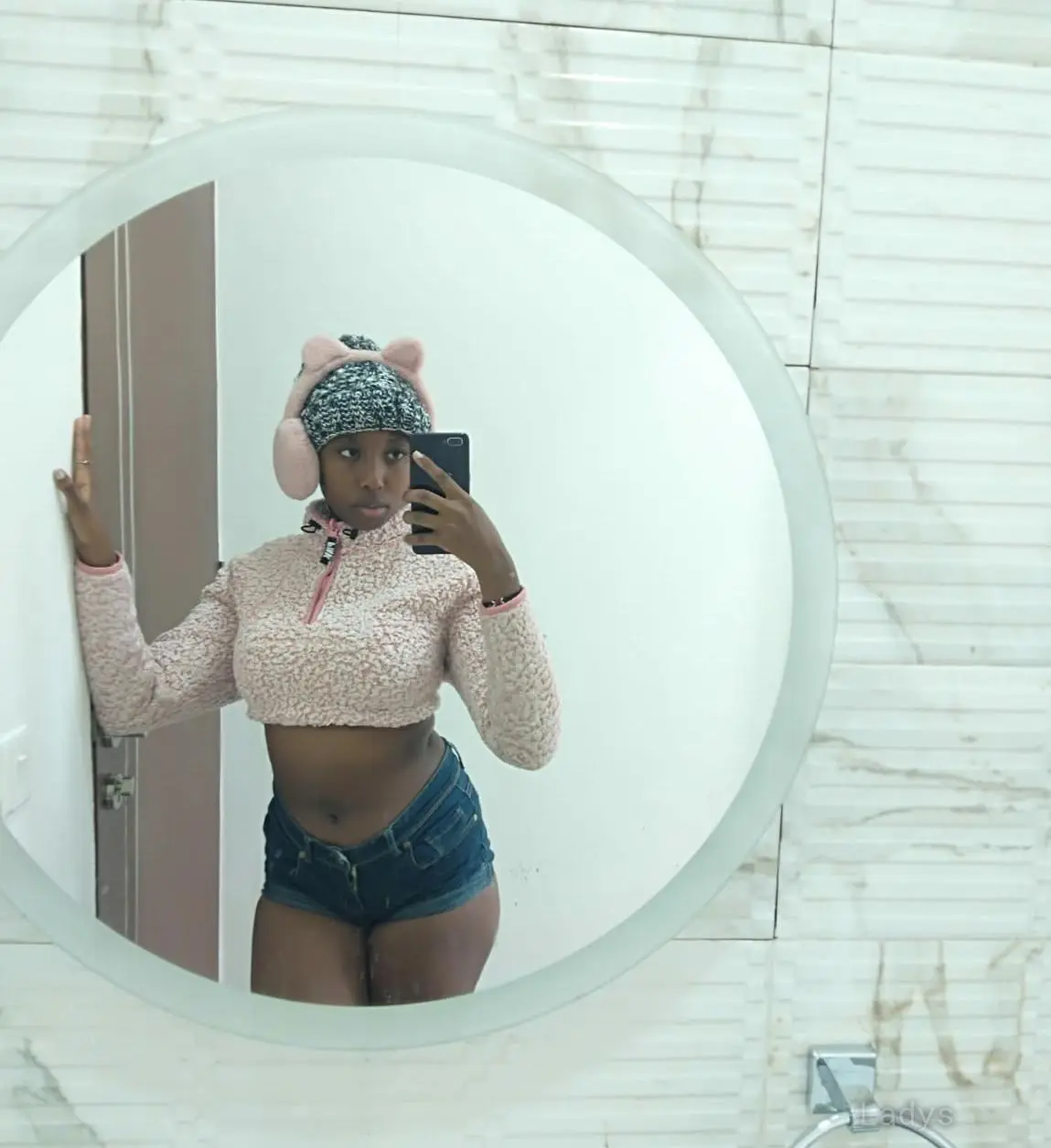 Lexy, 21 years old Nairobi escort girl with big tits, height 160 sm, Weight  kg
