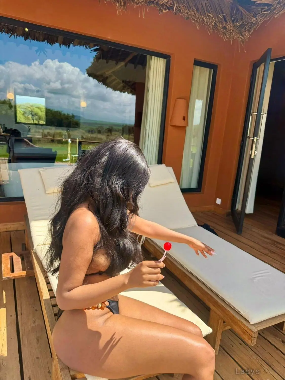 Nayomi, 22 years old Nairobi escort girl with big tits, height 165 sm, Weight  kg