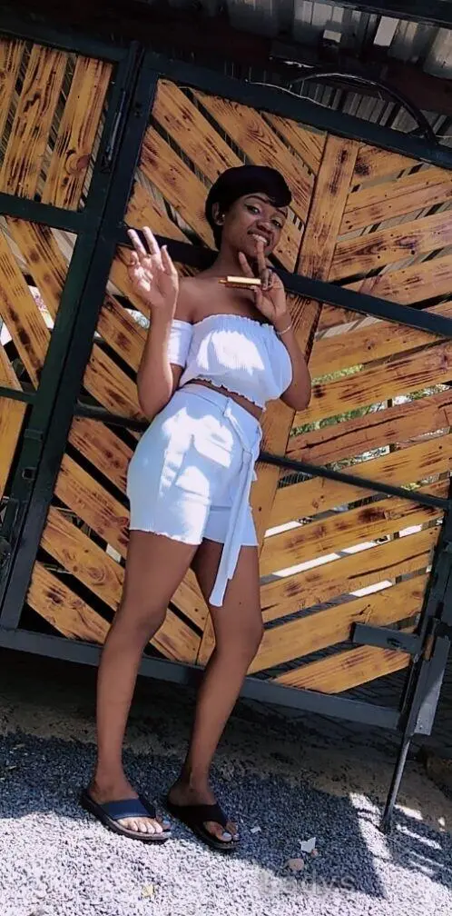 Nazrah, 23 years old Nairobi escort girl with big tits, height 134 sm, Weight  kg