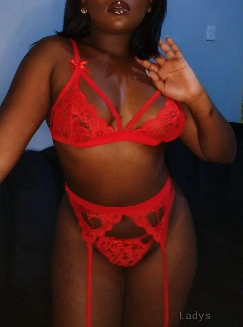 Peaches, 23 years old Nairobi escort girl with big tits, height 162 sm, Weight  kg