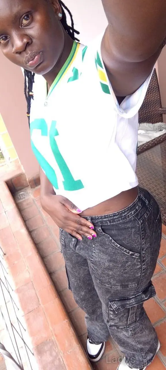 Winnie, 35 years old Nairobi escort girl with big tits, height 163 sm, Weight kg