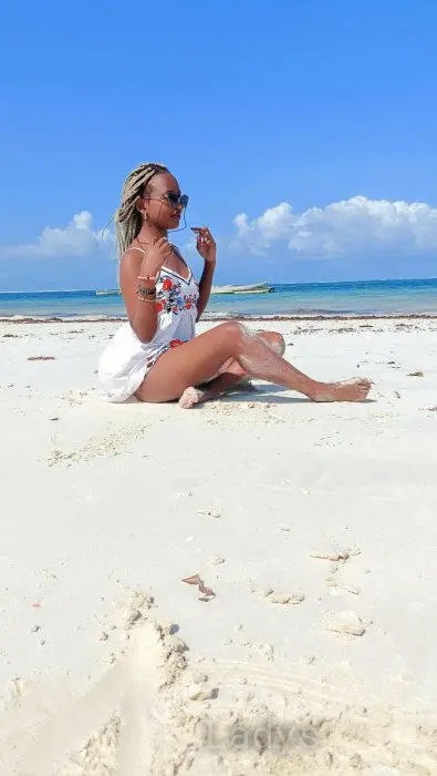 Andrea, 20 years beautiful nude Nairobi escorts girl, height 151 sm, Weight 52 kg