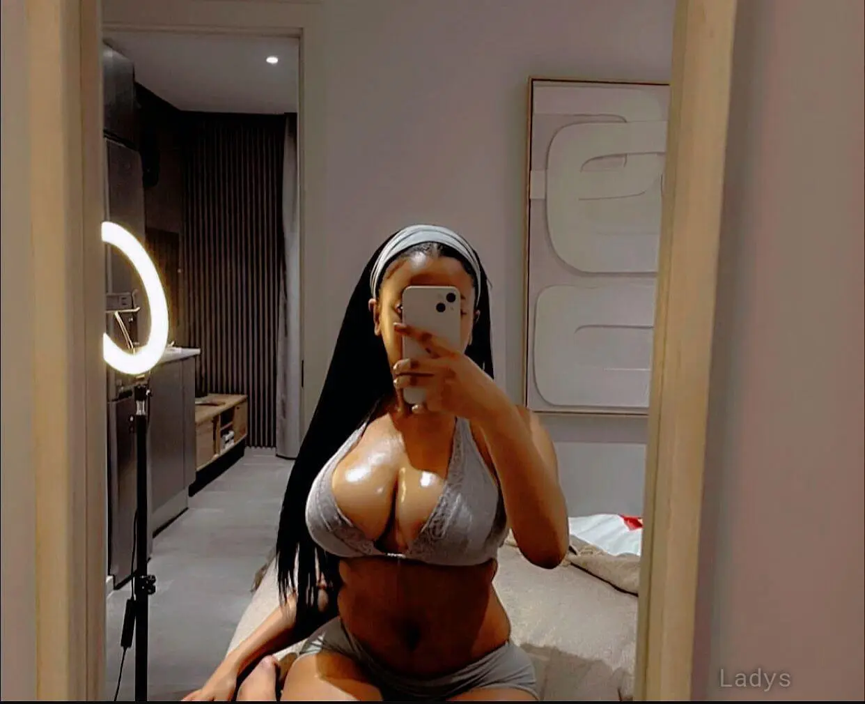 Arine, 26 years beautiful nude Nairobi escorts girl, height 169 sm, Weight kg