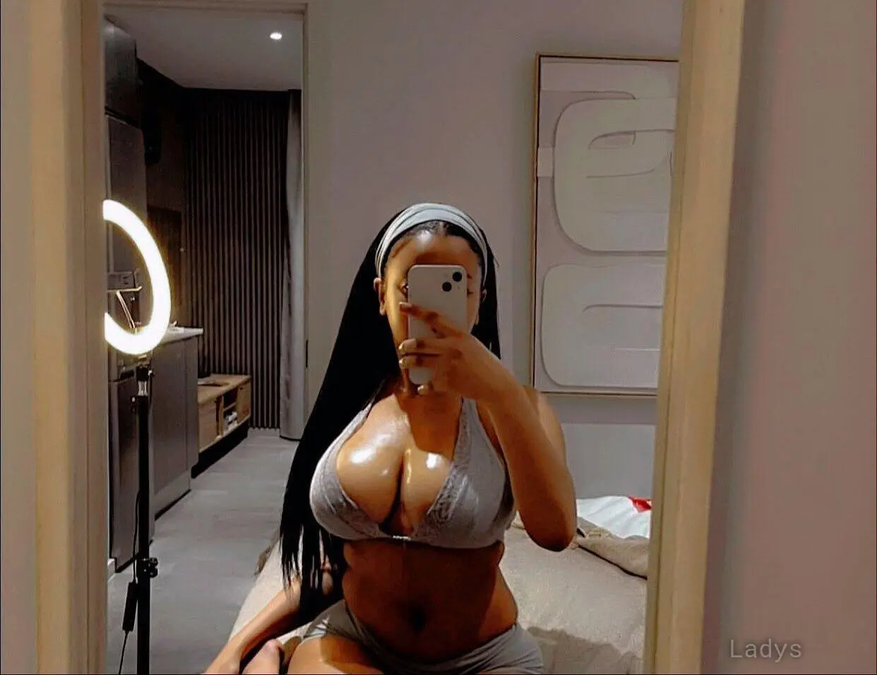 Arine, 27 years beautiful nude Nairobi escorts girl, height 170 sm, Weight  kg