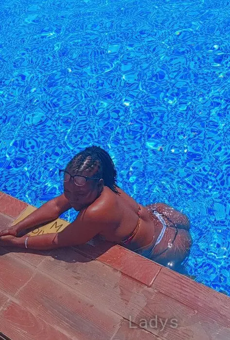 Chloe, 27 years beautiful nude Nairobi escorts girl, height 167 sm, Weight 62 kg