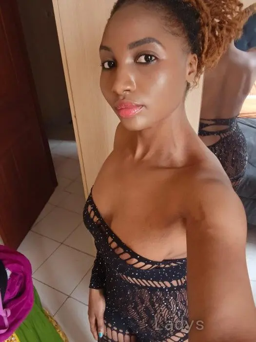 Glee, 22 years beautiful nude Nairobi escorts girl, height 168 sm, Weight 61 kg