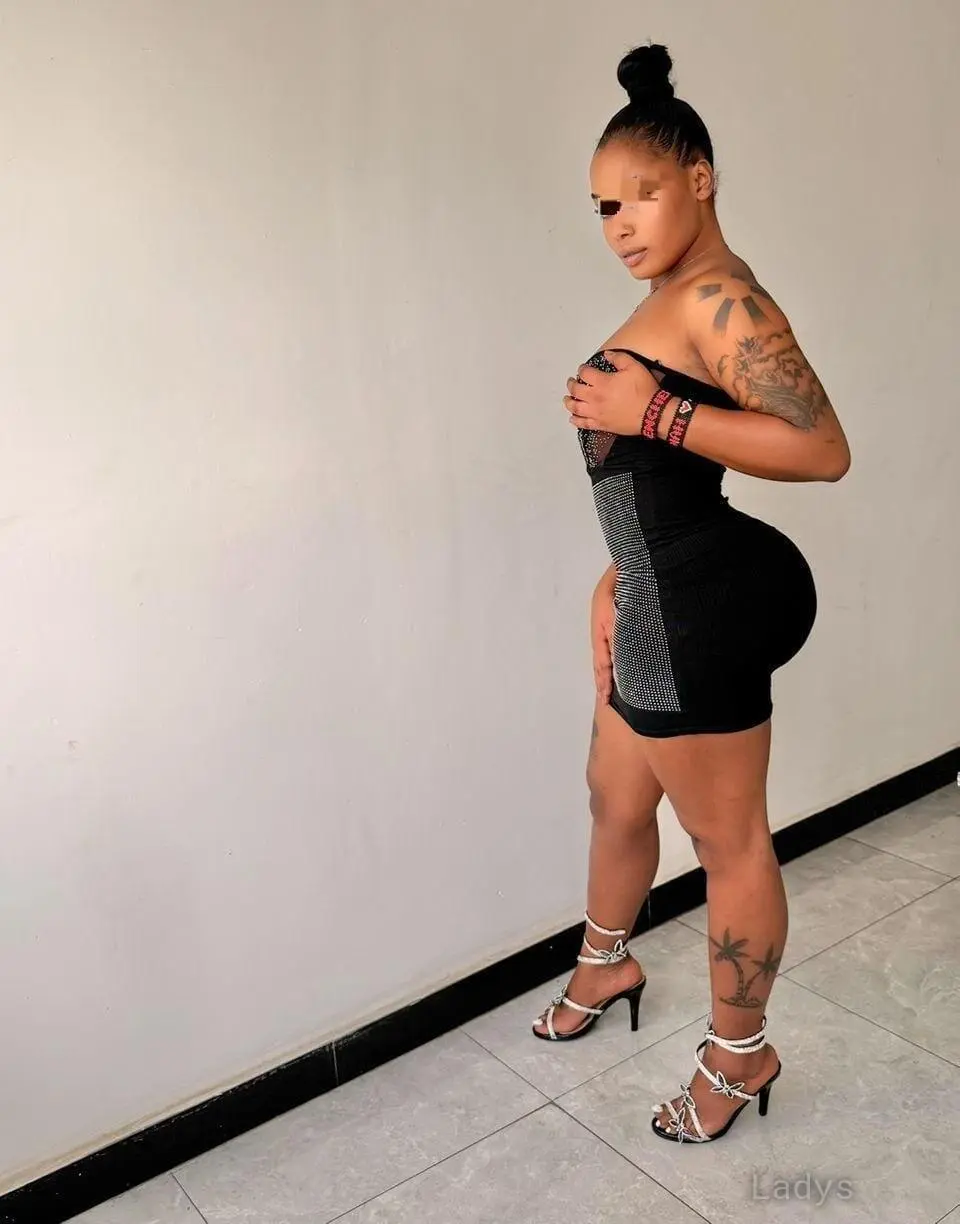 Marion, 23 years beautiful nude Nairobi escorts girl, height 183 sm, Weight kg