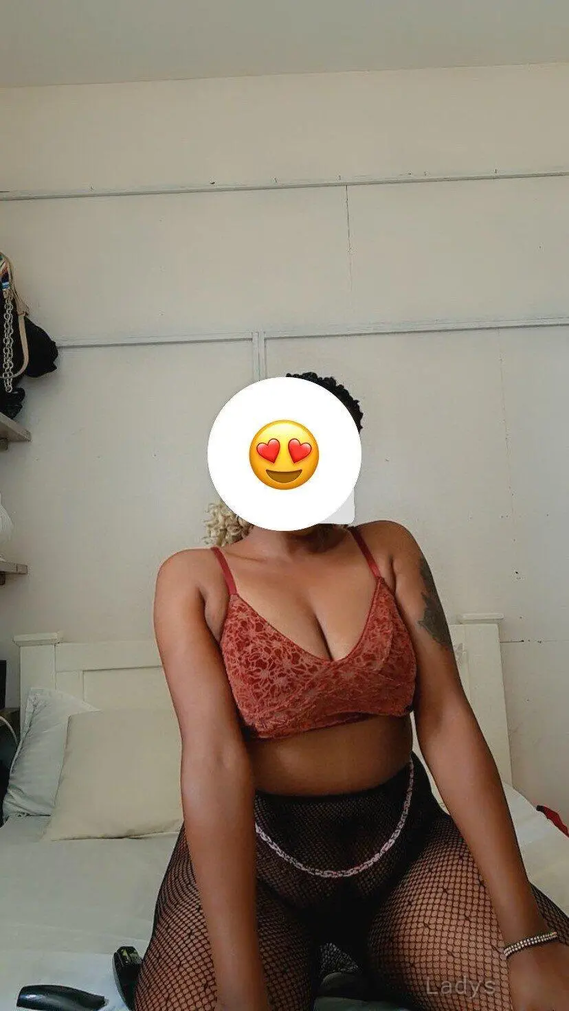 Ola, 22 years beautiful nude Nairobi escorts girl, height 160 sm, Weight  kg