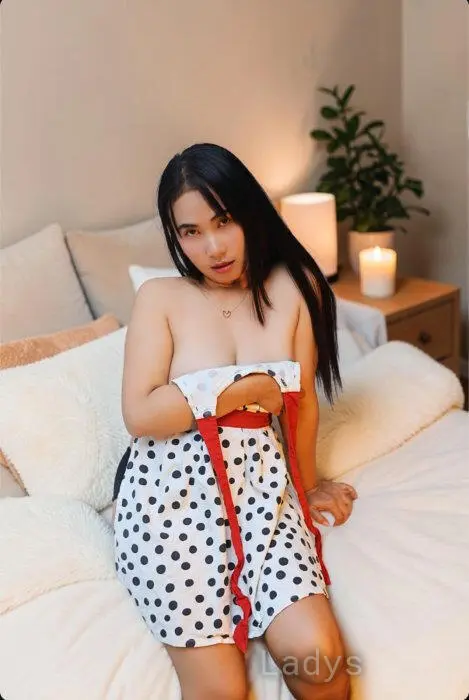 Sky, 30 years beautiful nude Nairobi escorts girl, height 167 sm, Weight 69 kg