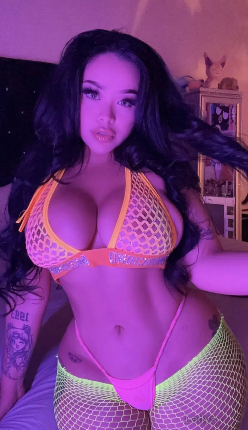 Victoria kelly, 25 years sexy hot local Nampa excorts girl, height 148 sm, Weight 48 kg