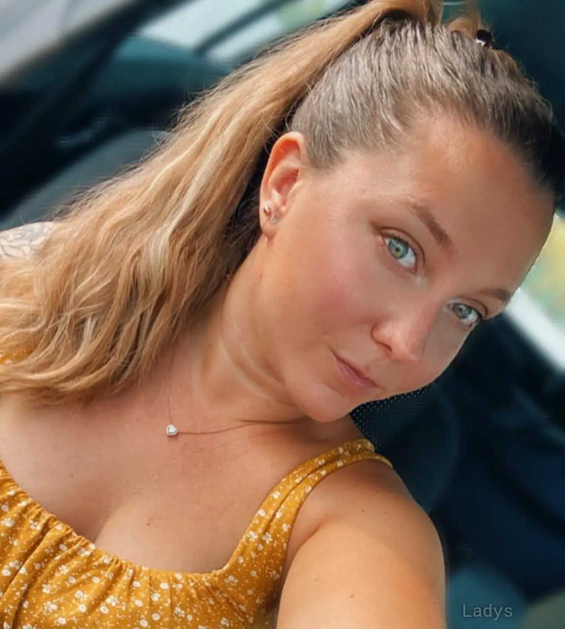 Nathalie Moreau, 26 years beautiful nude Nantes escorts girl, height 160 sm, Weight 64 kg