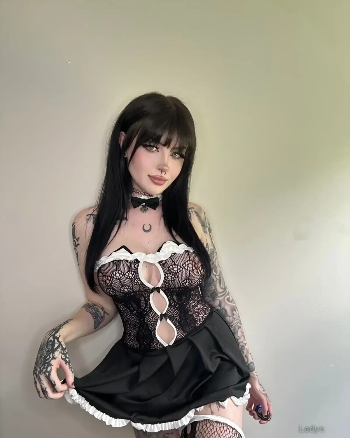 Ashley Banks, 25 years beautiful nude Naples escorts girl, height 160 sm, Weight 56 kg