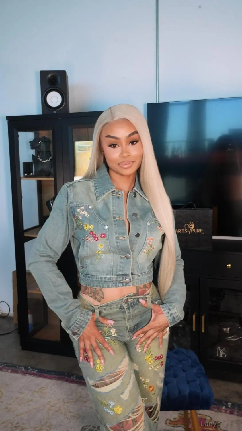 Blac Chyna, 38 years beautiful nude Naples escorts girl, height 158 sm, Weight 80 kg