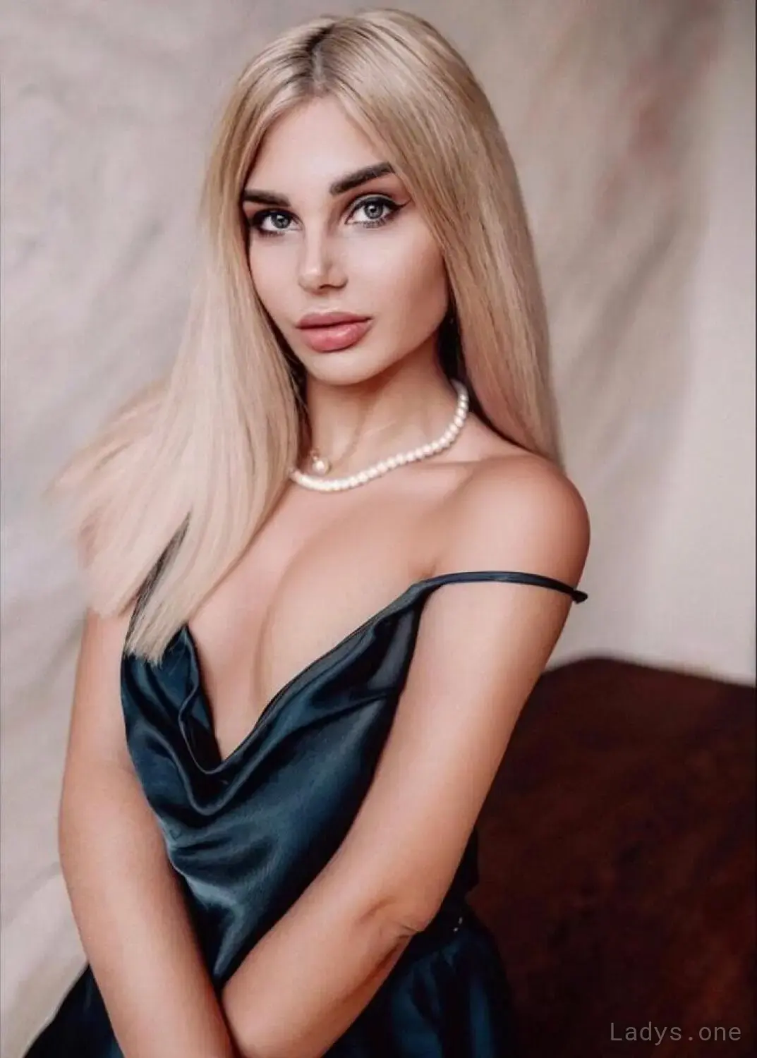 EMMA, 29 years beautiful nude Naples escorts girl, height 162 sm, Weight 53 kg