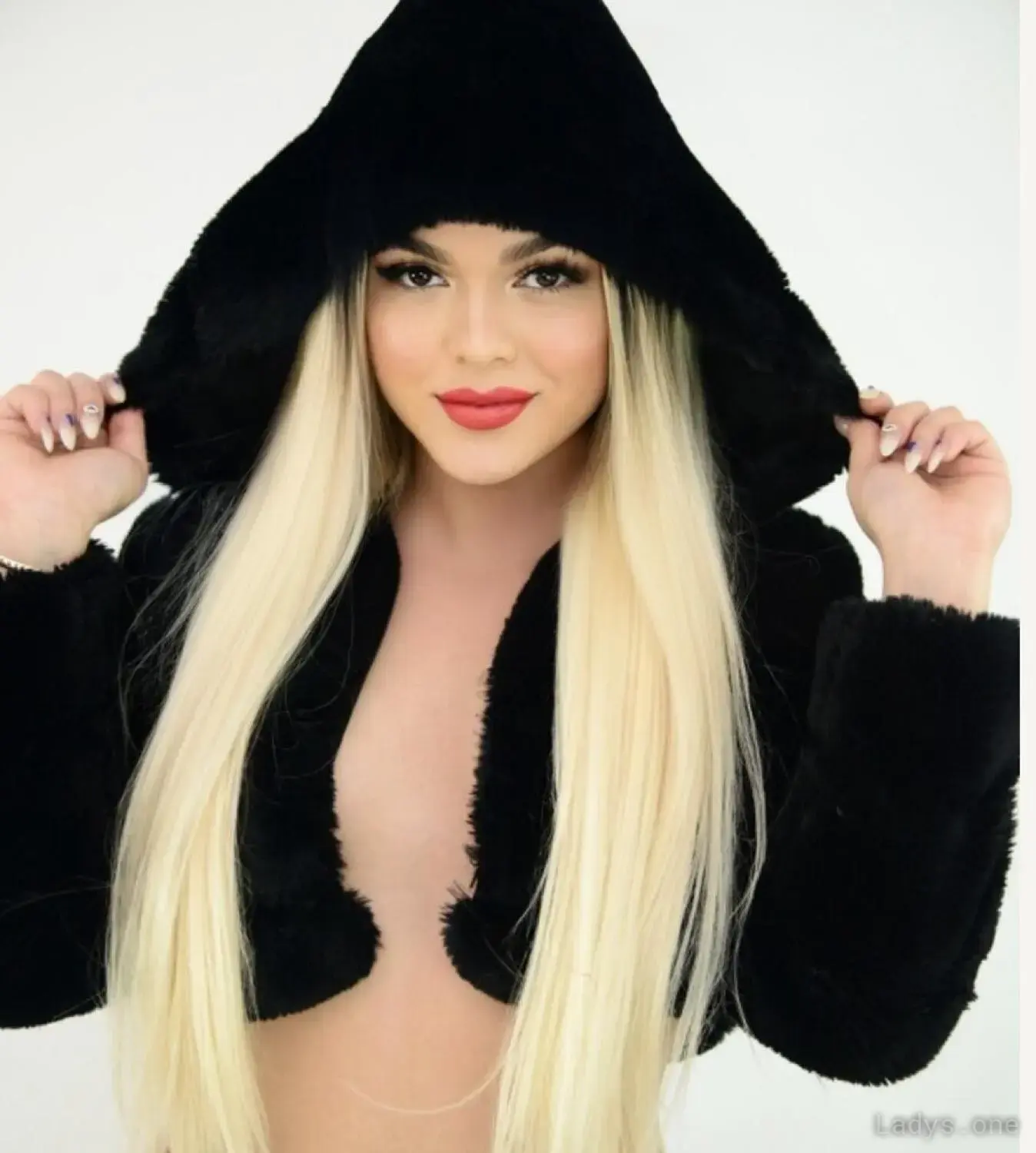 JESS, 22 years beautiful nude Naples escorts girl, height 165 sm, Weight 59 kg