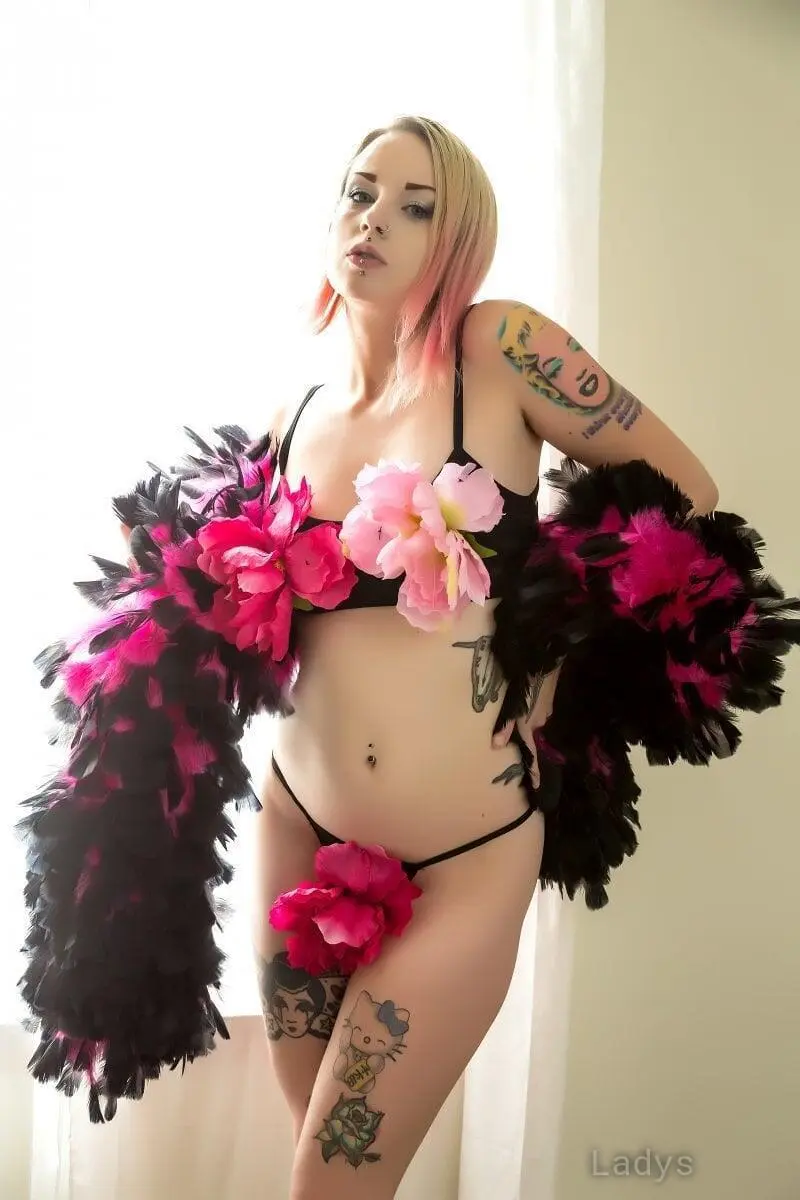 Lady Lazarus, 35 years beautiful nude Naples escorts girl, height 162 sm, Weight 54 kg