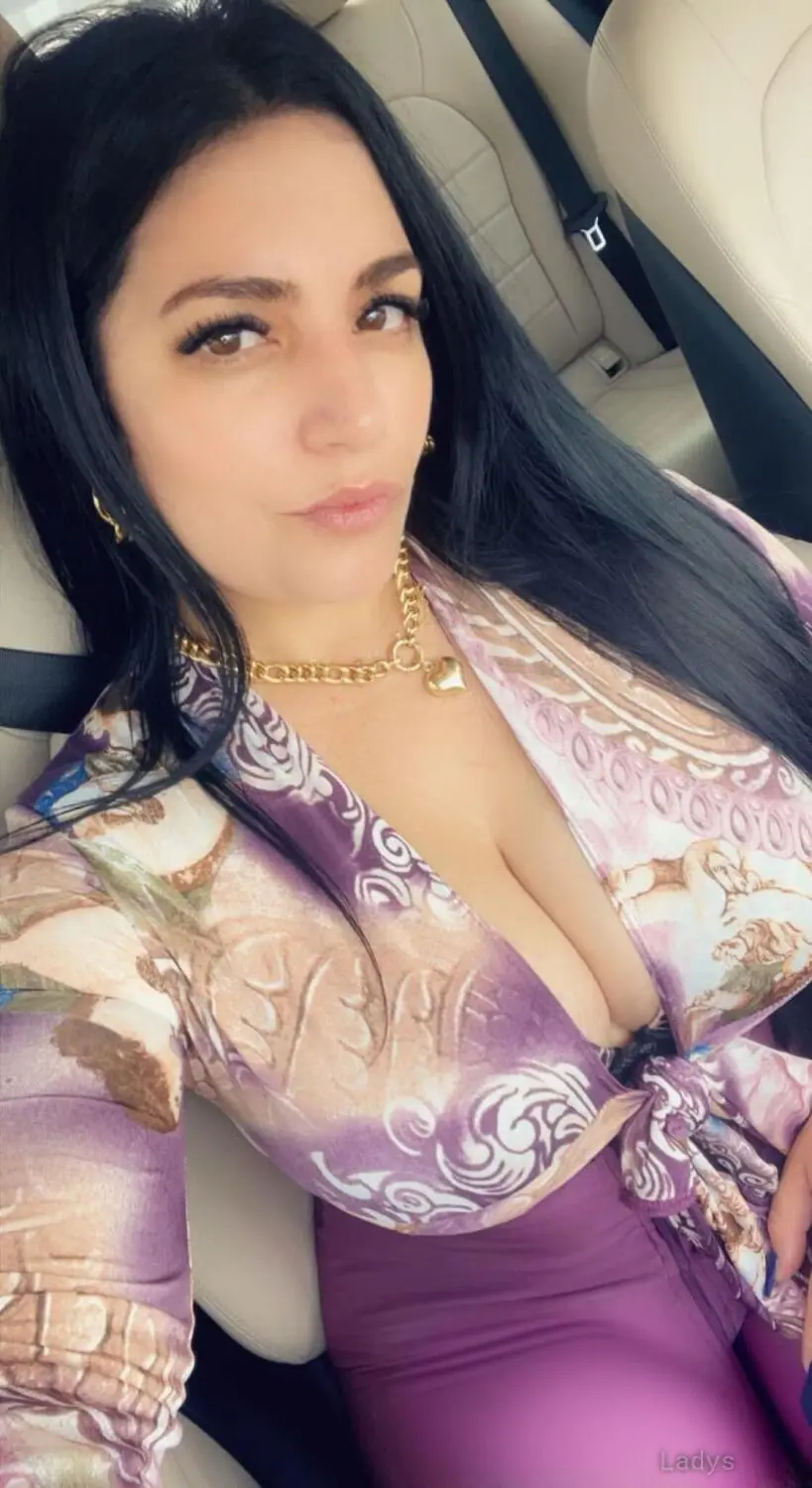 Leah, 20 years beautiful nude Naples escorts girl, height 162 sm, Weight 56 kg