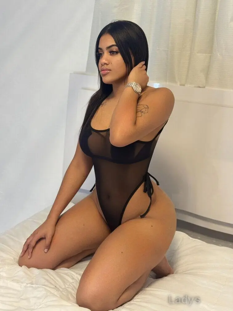 Luna, 21 years beautiful nude Naples escorts girl, height 160 sm, Weight 57 kg