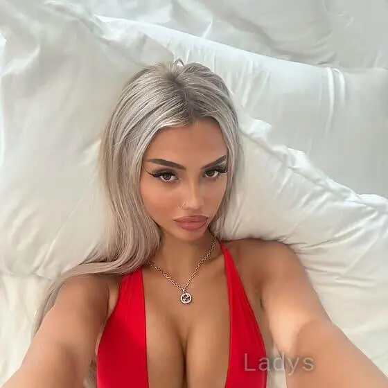Mason Lily, 26 years beautiful nude Naples escorts girl, height 152 sm, Weight 43 kg