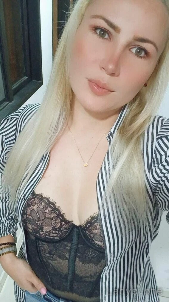 MEGAN, 27 years beautiful nude Naples escorts girl, height 169 sm, Weight 64 kg