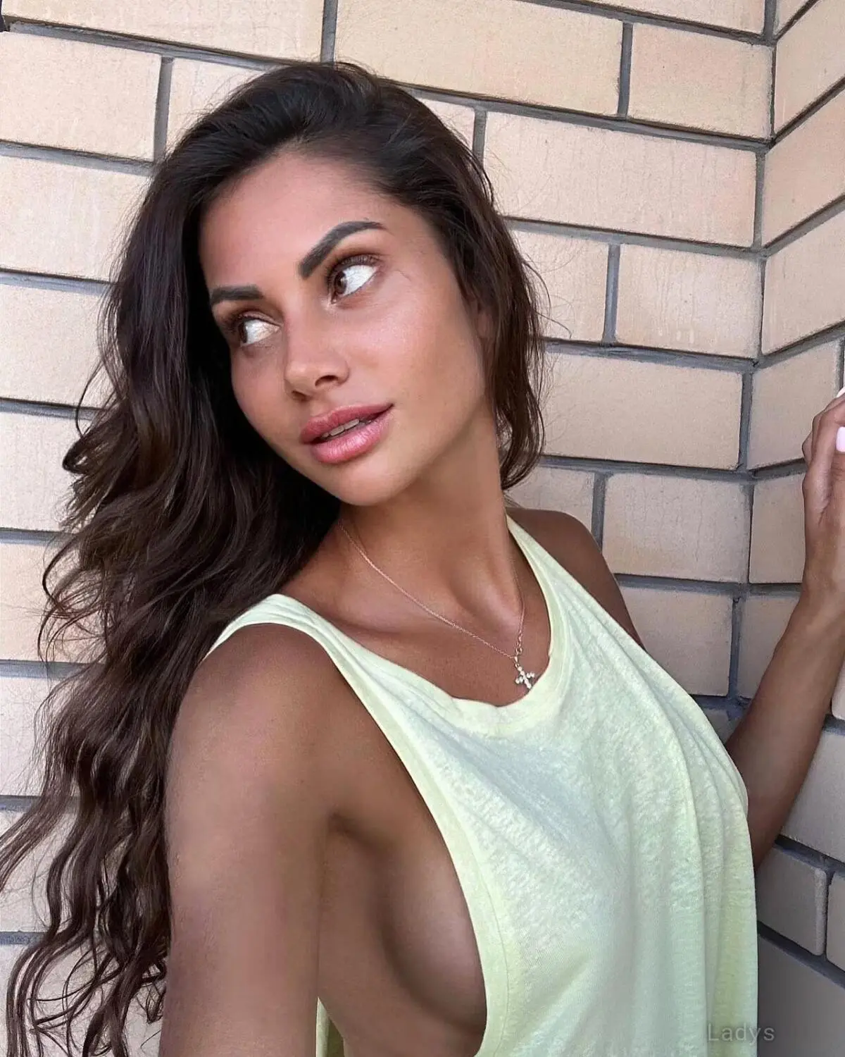 Paulina, 20 years beautiful nude Naples escorts girl, height 175 sm, Weight 58 kg