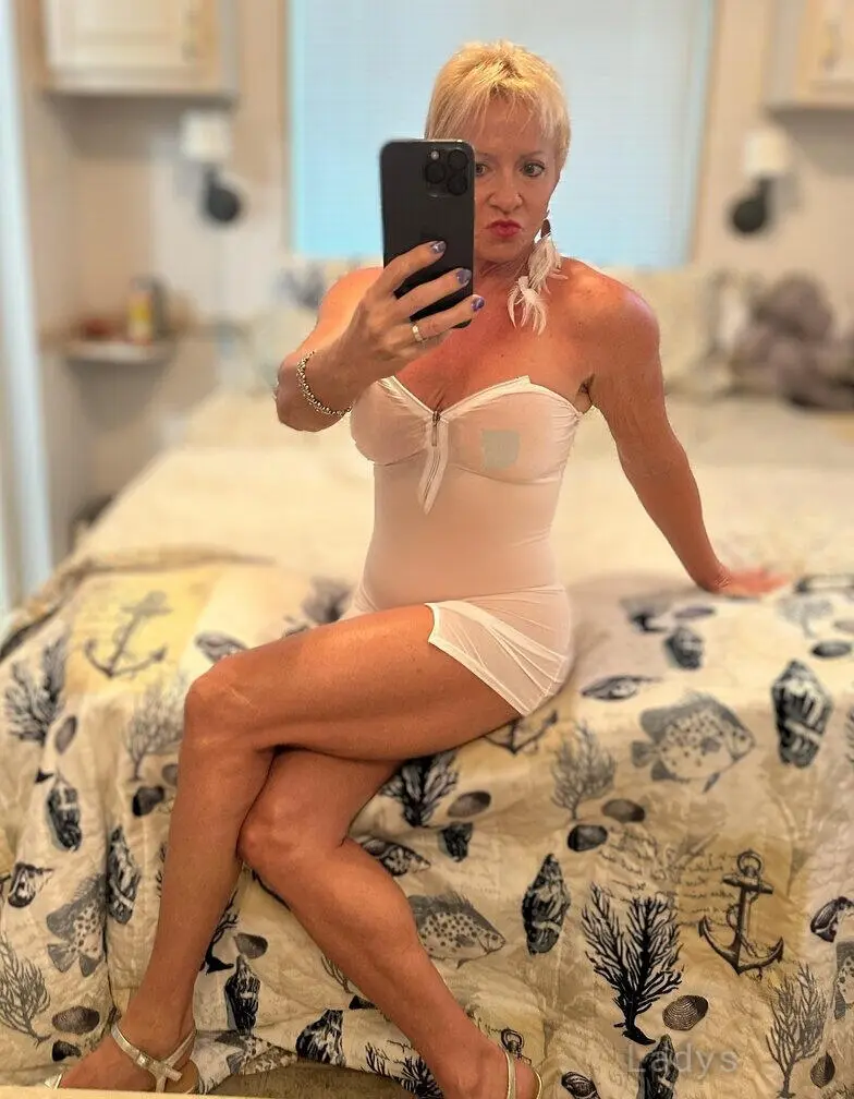 QT, 50 years beautiful nude Naples escorts girl, height 163 sm, Weight 57 kg