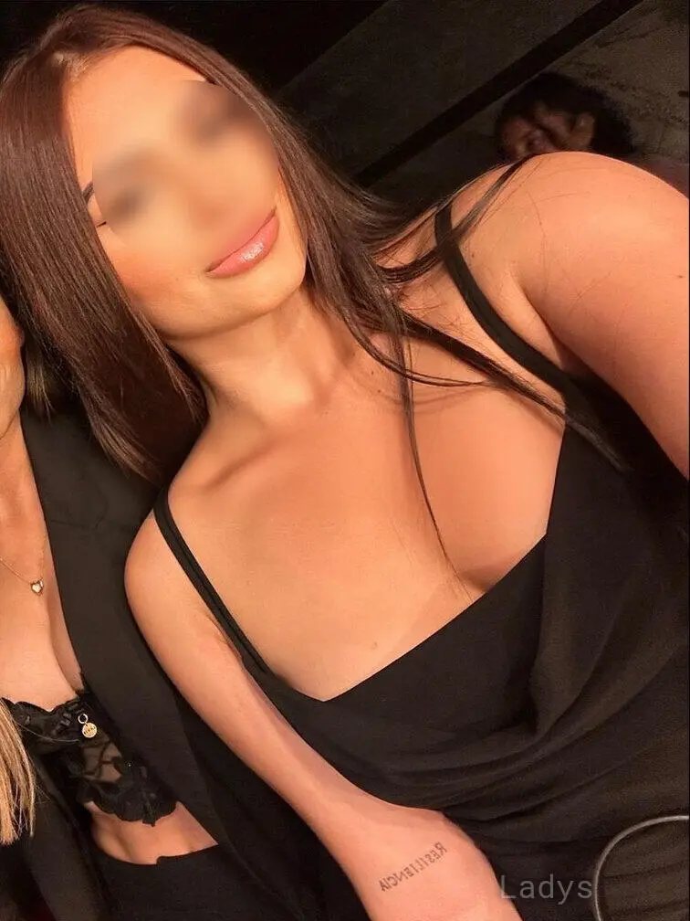 Rebecca, 20 years beautiful nude Naples escorts girl, height 171 sm, Weight 54 kg