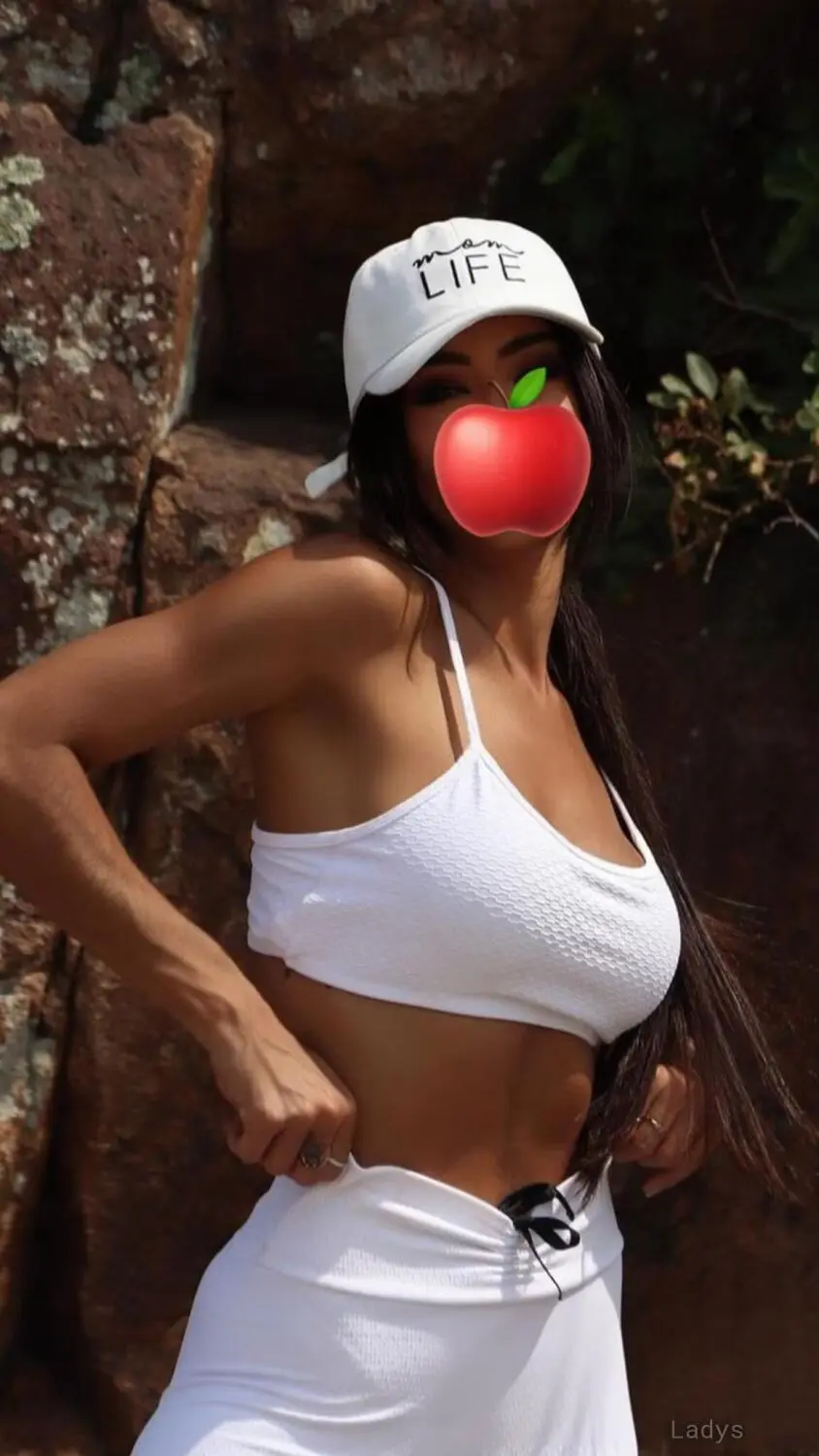 Valentina, 20 years beautiful nude Naples escorts girl, height 169 sm, Weight 59 kg