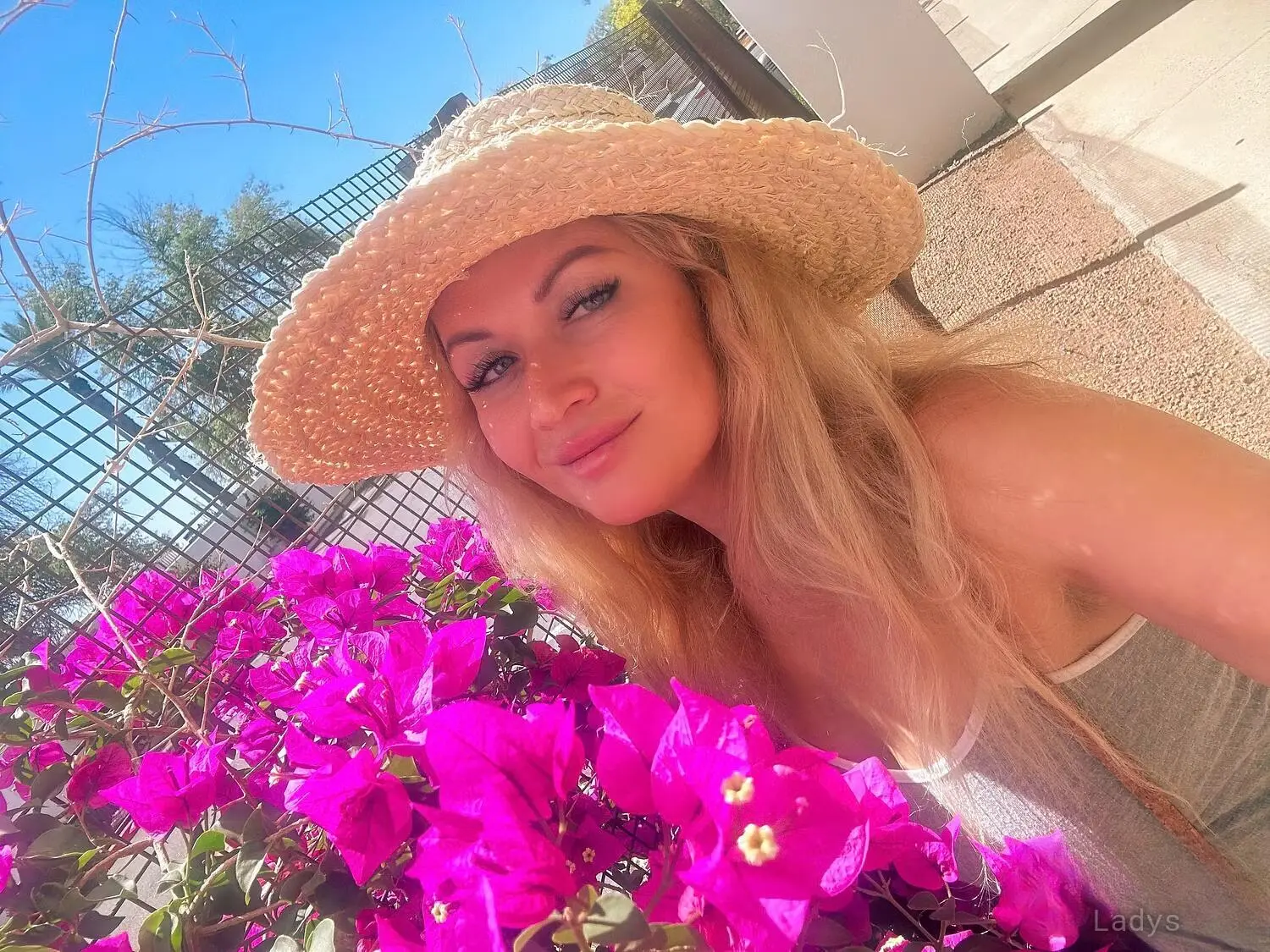 Yulianna, 34 years beautiful nude Naples escorts girl, height 167 sm, Weight 60 kg