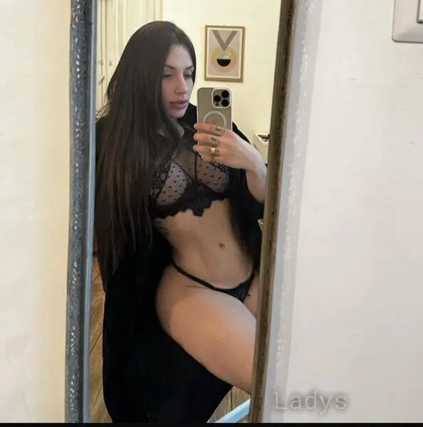Bruna, 25 years beautiful nude Napoli escorts girl, height 168 sm, Weight 58 kg