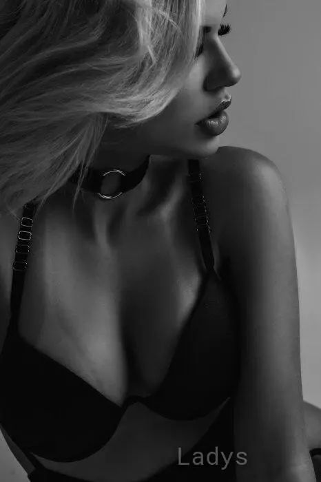 Chiara Bellini, 26 years beautiful nude Napoli escorts girl, height 170 sm, Weight 58 kg