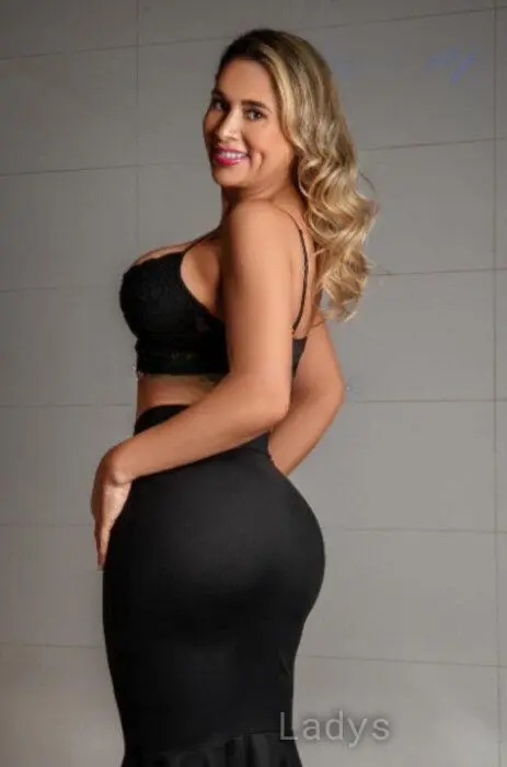 Mia, 36 years beautiful nude Napoli escorts girl, height 160 sm, Weight 59 kg
